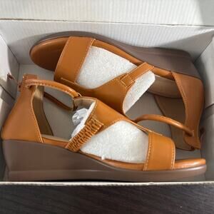 MINETOM Womens Size 7 US / 36 EU Leather Caramel Brown Khaki Strappy Sandals